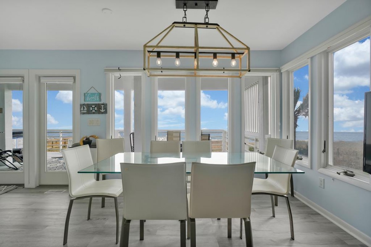 OCEANFRONT DINING FOR 8