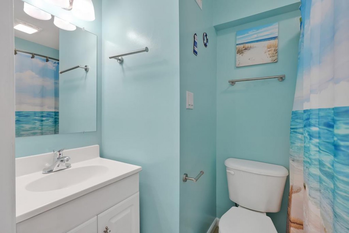 1ST FLOOR BATHROOM WITH SHOWER/TUB COMBO