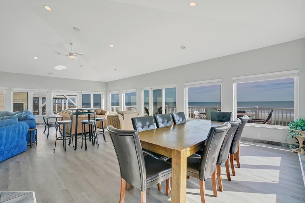 OCEANFRONT DINING & LIVING AREAS