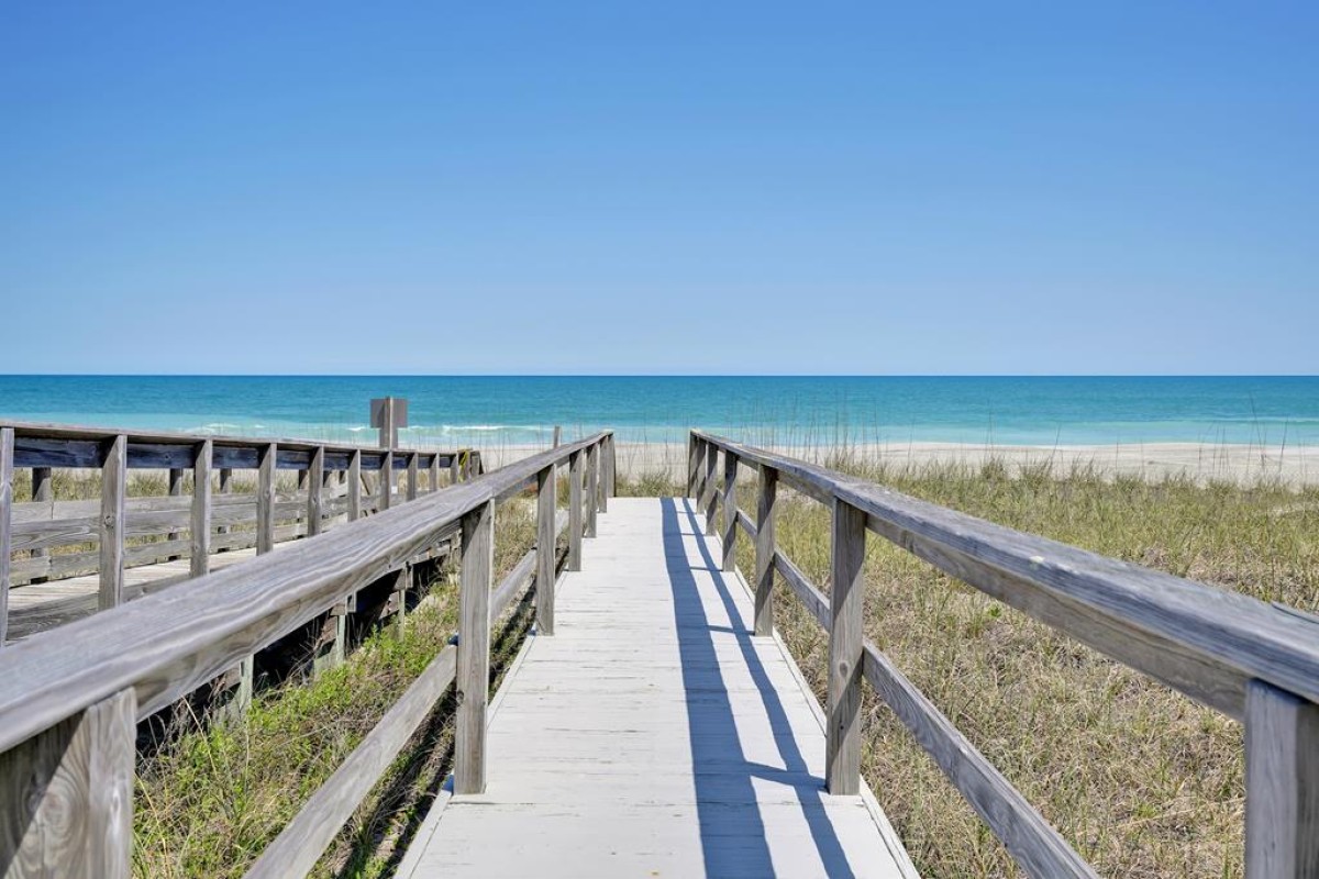 PRIVATE WALKWAY TO BEACH