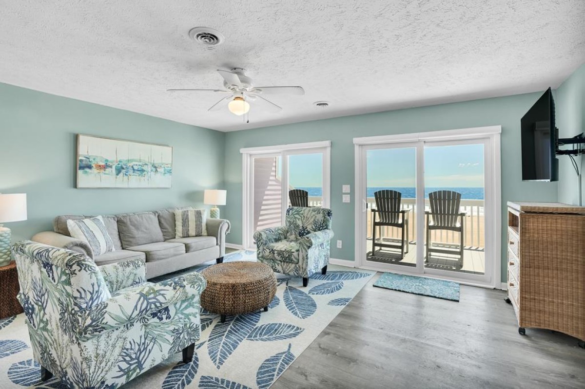 LIVING SPACE OPEN FLOOR PLAN 