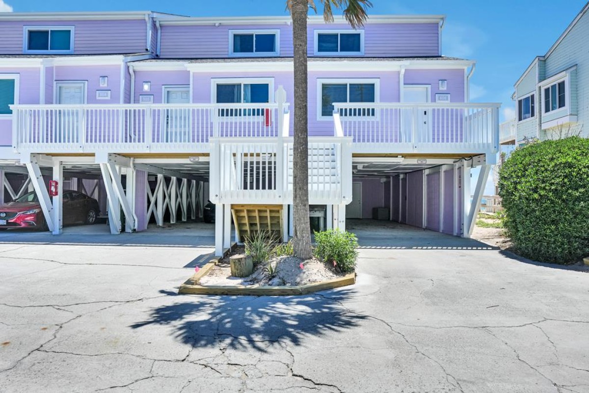 STREETSIDE OF OCEAN DUNES END UNIT TOWNHOUSE