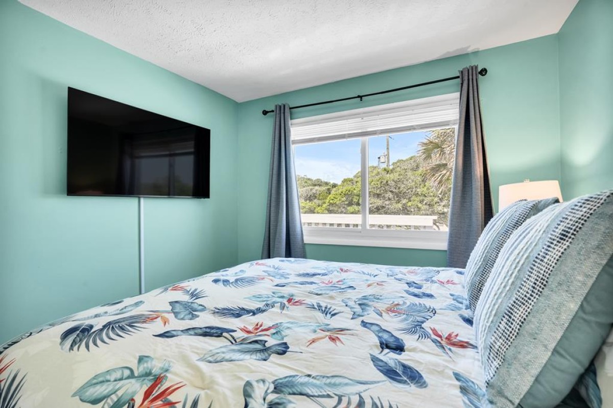 1ST FLOOR QUEEN BEDROOM VIEW 