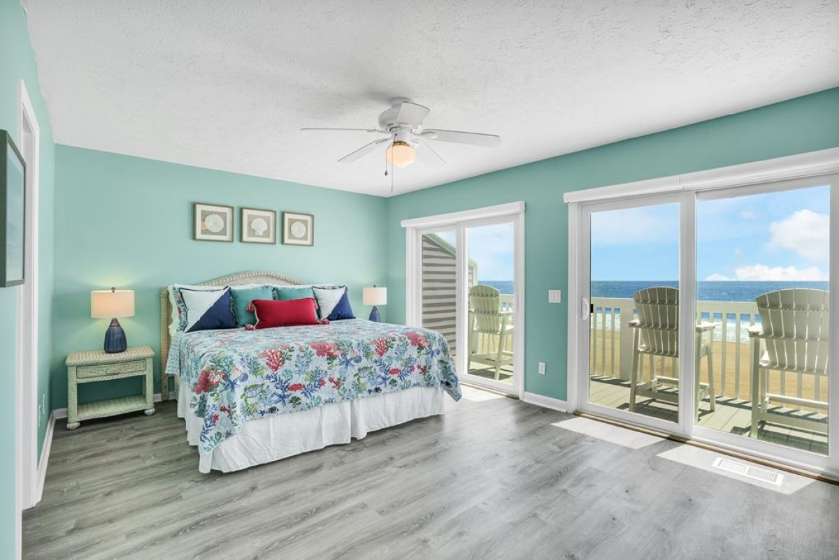 OCEANFRONT KING PRIMARY WITH ENSUITE