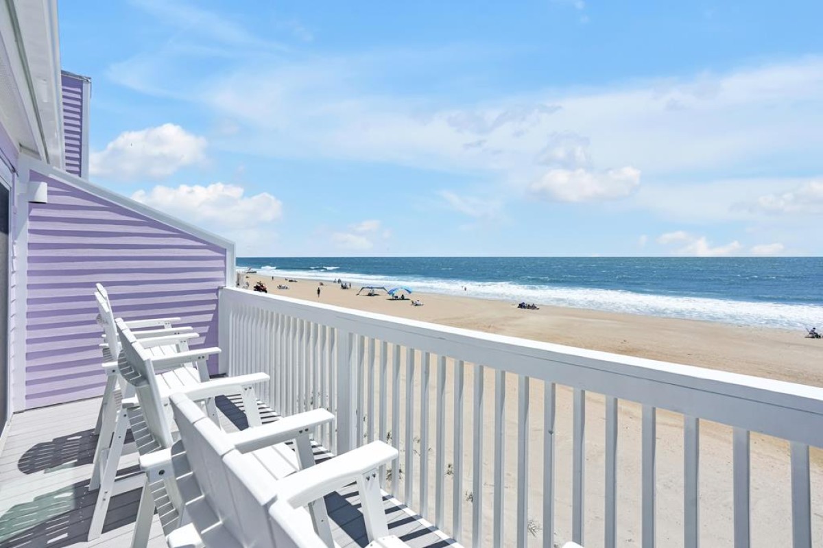 TOP FLOOR OCEANFRONT KING PRIMARY BALCONY VIEW