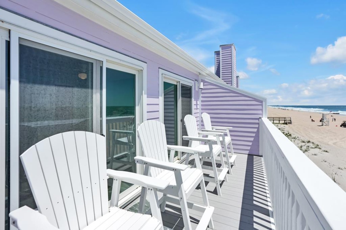 TOP FLOOR OCEANFRONT KING PRIMARY BALCONY VIEW