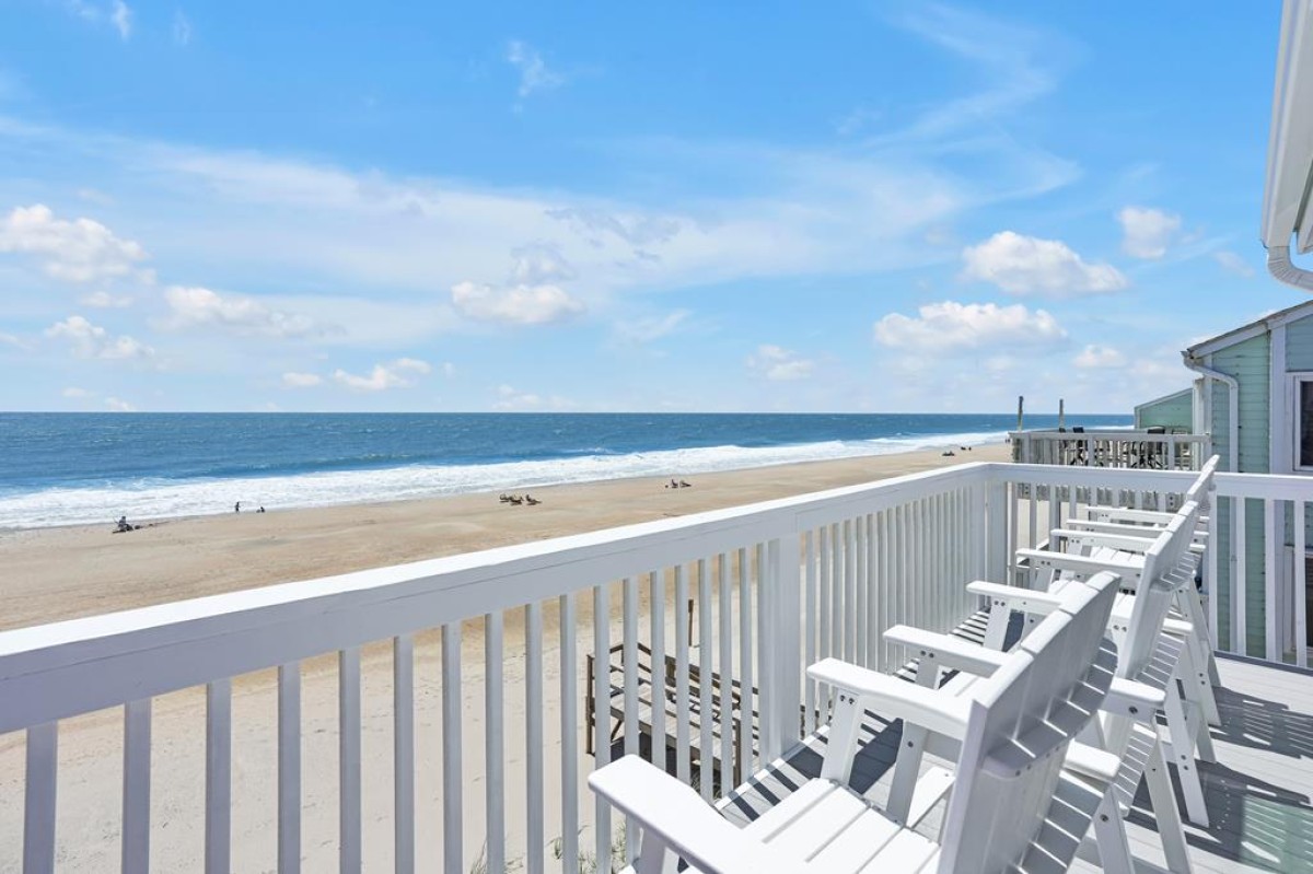 TOP FLOOR OCEANFRONT KING PRIMARY BALCONY VIEW