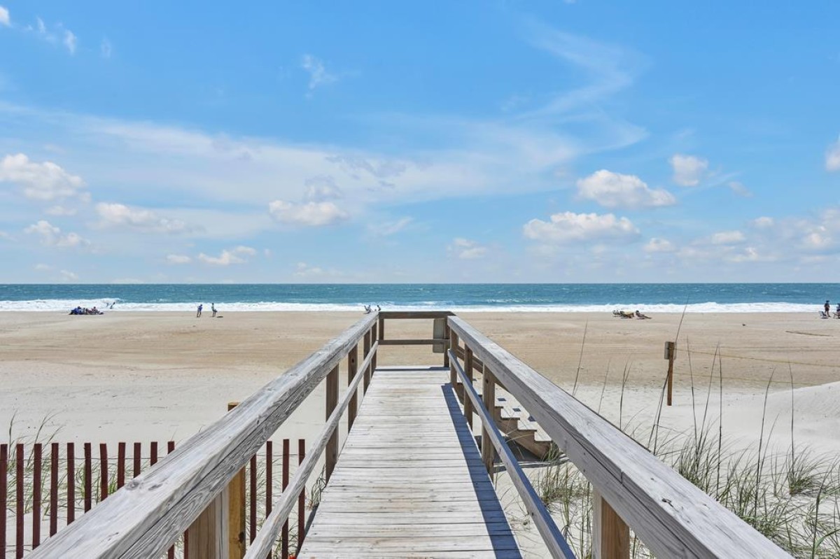 WALKWAY TO BEACH 
