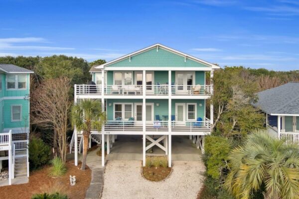 exterior view of vacation rental home in carolina beach